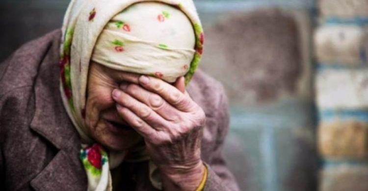 Кулаки вместо аргументов: в Мариуполе от домашнего насилия спасали 79-летнюю женщину