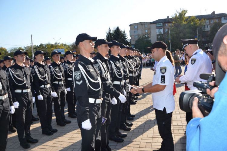 В Мариуполе 70 курсантов из разных областей получили первые погоны (ФОТО)