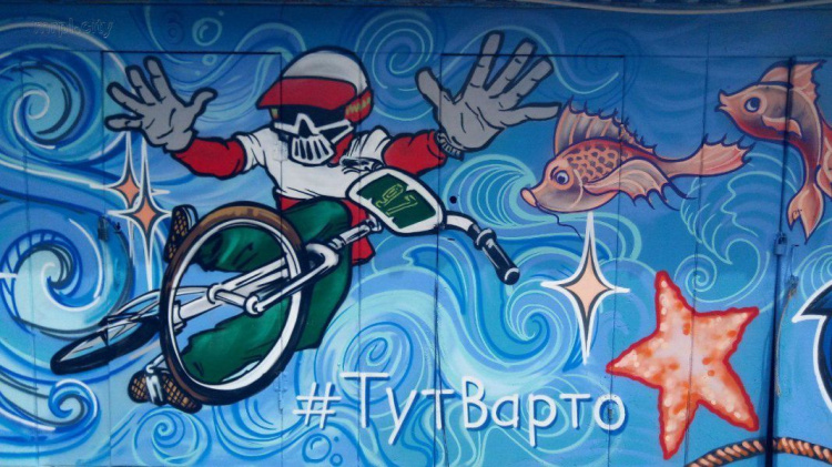 День молодых: В Мариуполе взлетели скейтеры, а дрифтеры на скорости сжигают у моря покрышки (ФОТО+ВИДЕО)