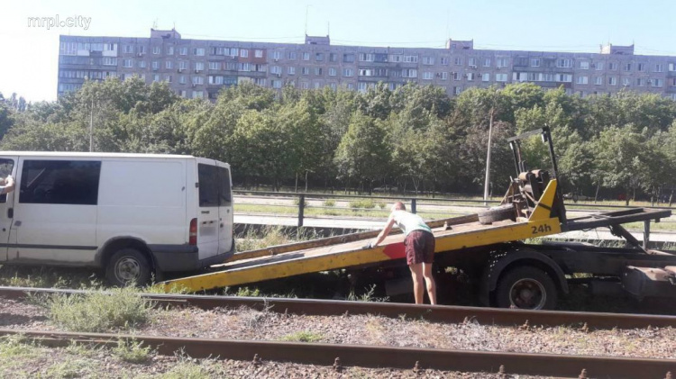 Смертельное ДТП в Мариуполе: водитель умер за рулем микроавтобуса? (ФОТО+ВИДЕО)