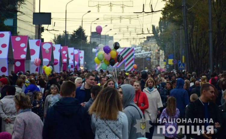 Во время празднования Дня города в Мариуполе потерялось 28 детей (ФОТО)