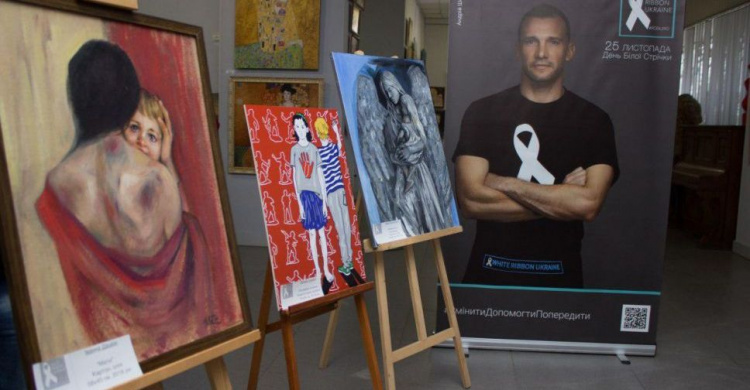 В Мариуполе презентовали выставку картин против гендерного неравенства «Ощущение свободы» (ФОТО)