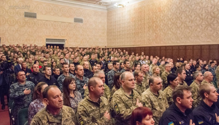 В Мариуполе военным вручили по 25 тысяч гривен (ФОТО)