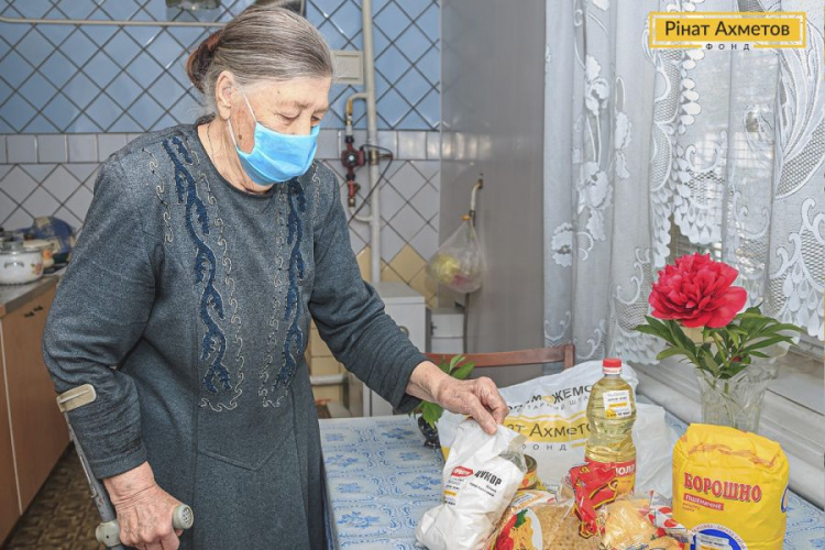 На Донетчине и Луганщине помощь Рината Ахметова получат 10 000 ветеранов труда (ФОТО)