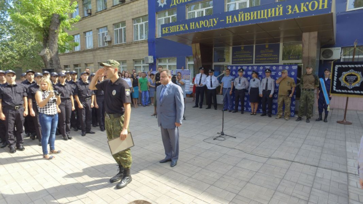 Полицейские в Мариуполе присягнули на верность народу (ФОТО+ВИДЕО)