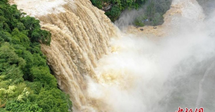 Самый большой водопад Китая увеличился вдвое (ВИДЕО)
