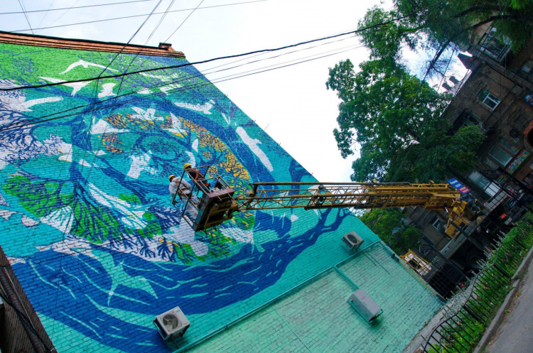 Жители Днепра восхищаются муралом мариупольских художников (ФОТО)