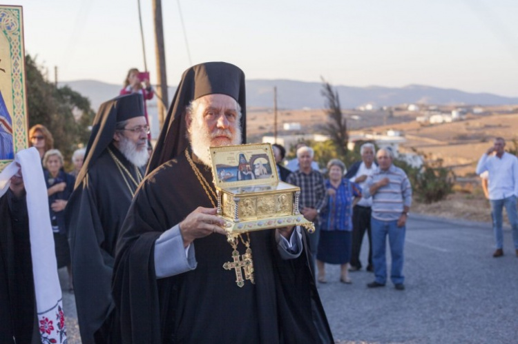 Мэр Мариуполя перевёз мощи Святителя Игнатия на греческий остров Китнос (ФОТО)