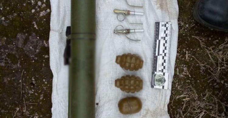 В центре Мариуполя обнаружили боеприпасы (ФОТО)
