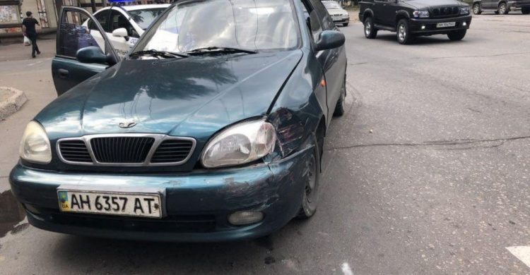 Доездились: в Мариуполе столкнулись два автомобиля (ФОТО)