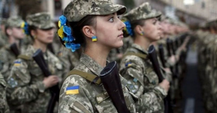 В Украине резко увеличится число военнообязанных женщин. Кого это коснется?