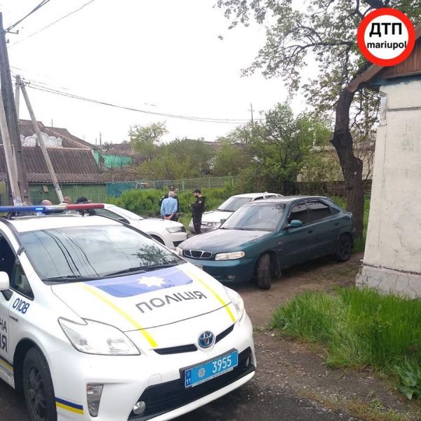 В Мариуполе нетрезвый водитель протаранил жилой дом (ФОТО)