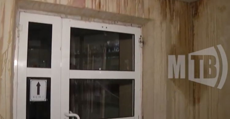 Антисанитария и холод: в Мариуполе семейное общежитие непригодно для жизни (ВИДЕО)