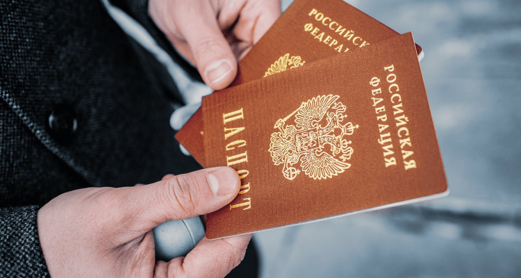 Скорочення «іноземних працівників»: на окупованих територіях звільнятимуть українців без паспортів РФ