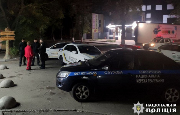Разбойник-рецидивист в Мариуполе несколько раз ударил прохожего ножом в грудь
