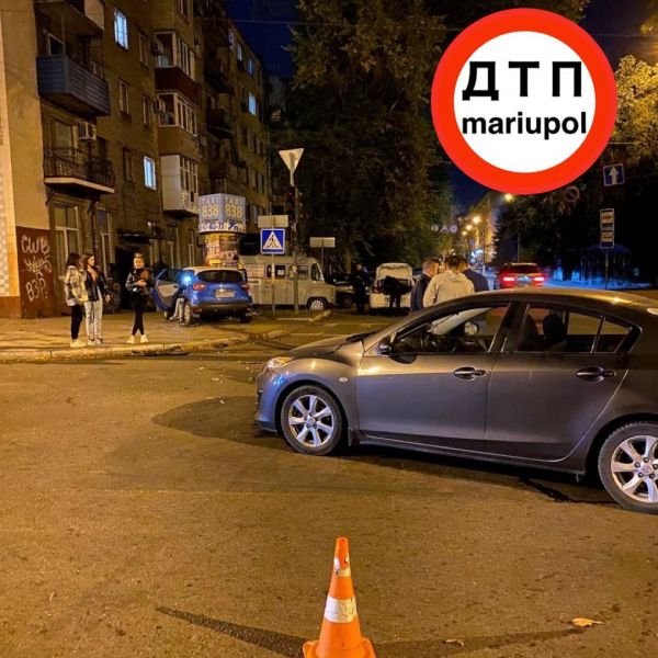 Ночное столкновение на перекрёстке в Мариуполе