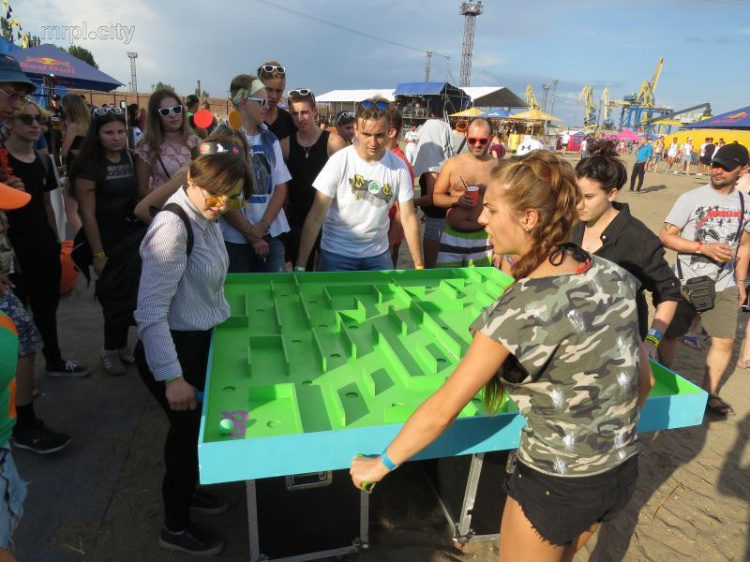Двойная радуга и полеты мариупольцев над пляжем открыли фестиваль MRPL City 2018 (ФОТОФАКТ)