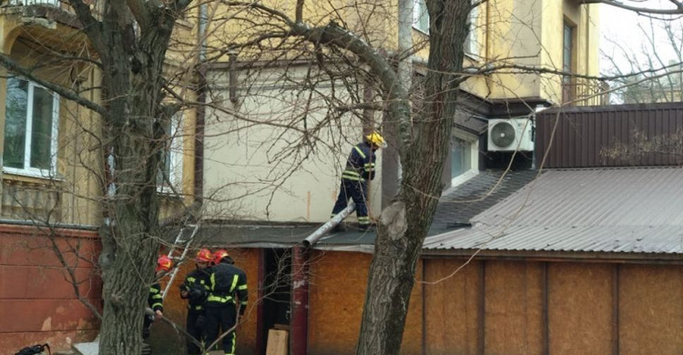 В Мариуполе горела шашлычная рядом с жилым домом (ДОПОЛНЕНО)