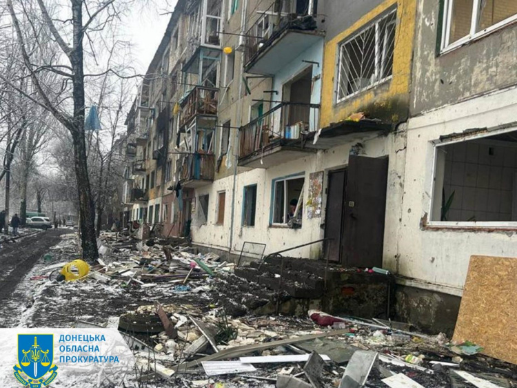 Росіяни скерували ракети на будинки в Мирнограді: 15-річний підліток та двоє дорослих зазнали поранень