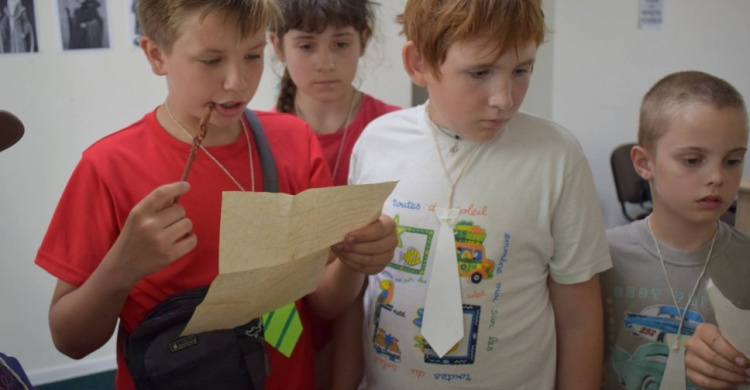 Мариупольские дети получили письмо из Хогвартса (ФОТО)