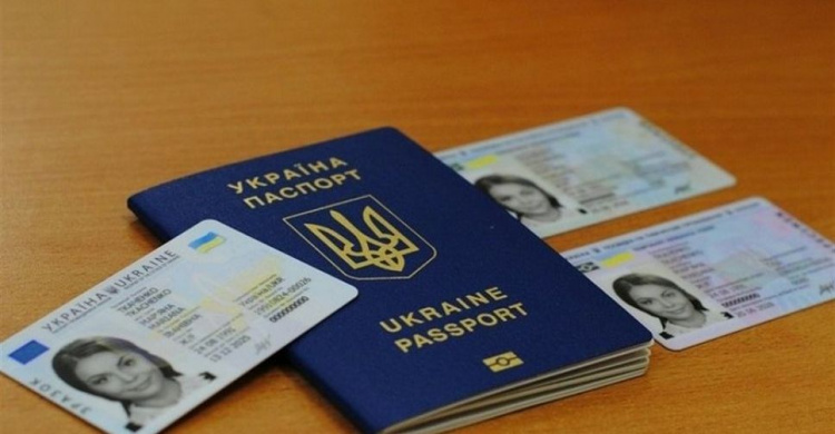 Вадим Новинский зарегистрировал законопроект о сохранении паспортов в виде книжек