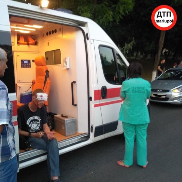В вечернем Мариуполе произошли аварии: сбили 12-летнего ребёнка и пострадал велосипедист 