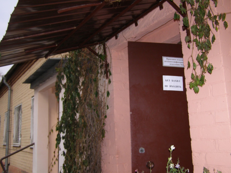 В Мариуполе в детском отделении городской больницы обновили матрасы и постельные принадлежности (ФОТО)