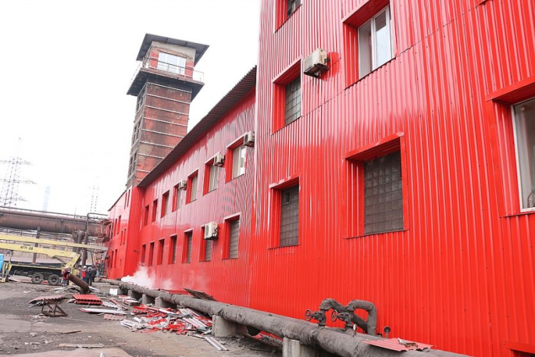 На металлургическом комбинате в Мариуполе реконструируют пожарную часть (ФОТО+ВИДЕО)