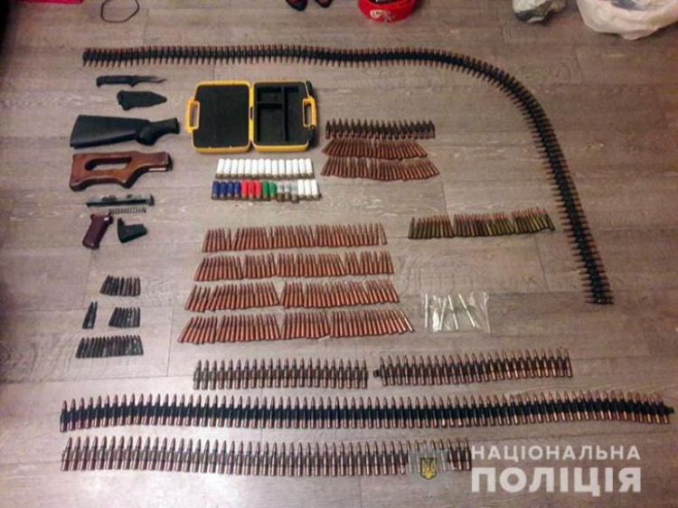 Взрывчатка, оружие и патроны: арсенал из Донбасса обнаружили в Киеве (ФОТО)
