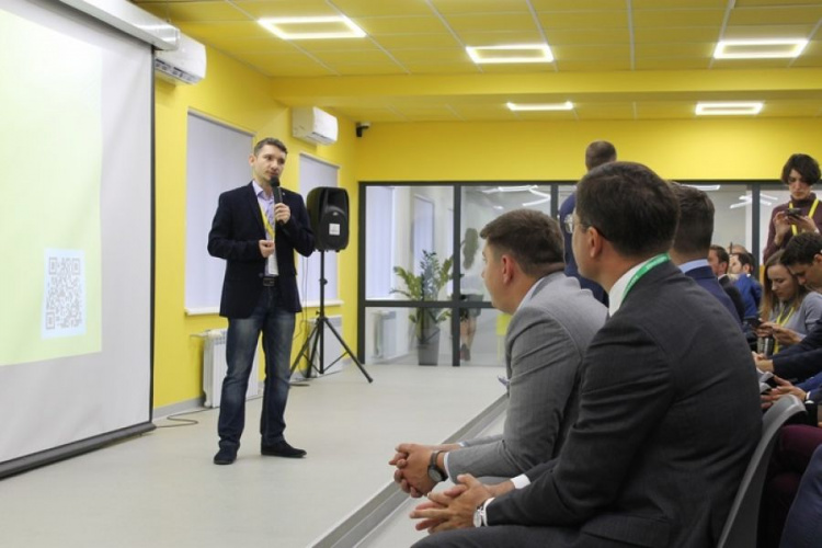 Президенту в Мариуполе представили пять стартапов, которые меняют страну (ФОТО)