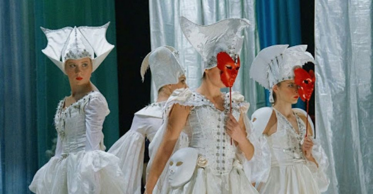 «Мода театра»: мариупольцы смогут увидеть оригинальные сценические костюмы