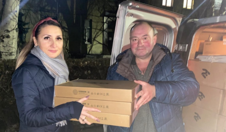 Педагоги Мариупольского района получат более 400 ноутбуков  