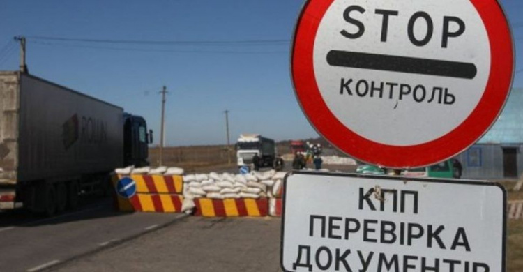 Через КПВВ на Донбассе запретили ввозить и вывозить негуманитарные грузы