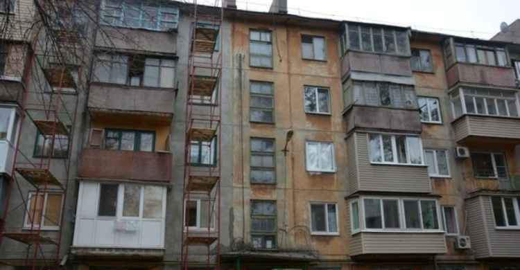 В Мариуполе планируют отремонтировать 19 из 70 аварийных домов