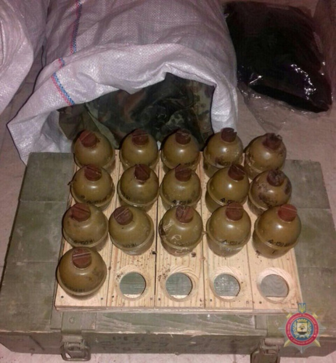 Задержанные в Мариуполе вымогатели вооружались гранатометами и гранатами (ФОТО)