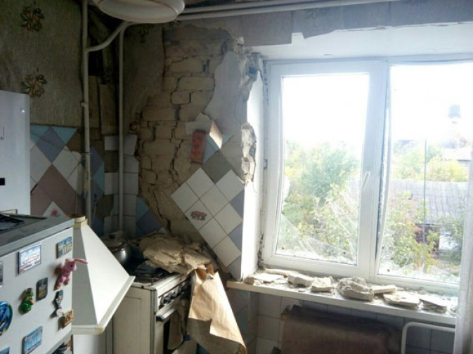 В Марьинке обстрелу подверглись частные дома и пятиэтажка