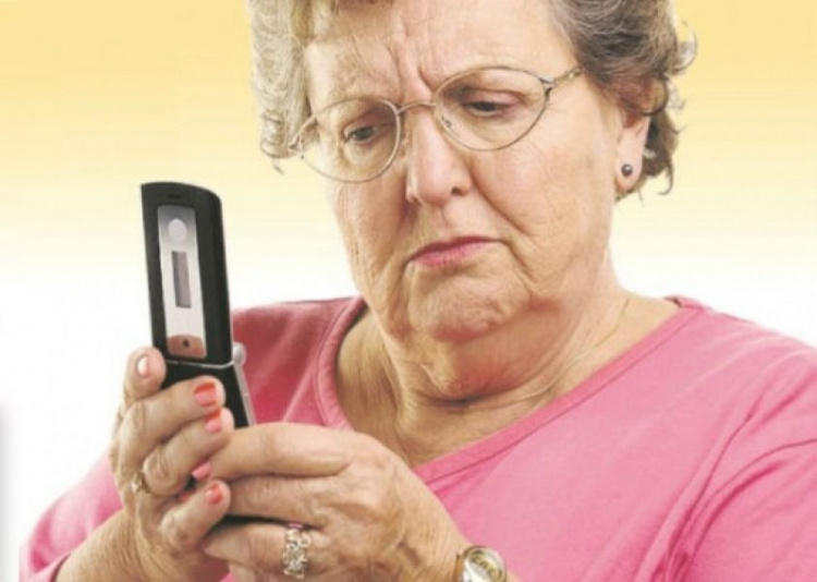 В Украине пенсионеры теперь могут оплачивать коммуналку по телефону без интернета