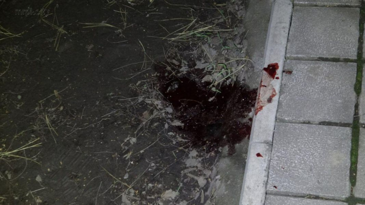 В Мариуполе женщина выпала из окна (ФОТО 18+)