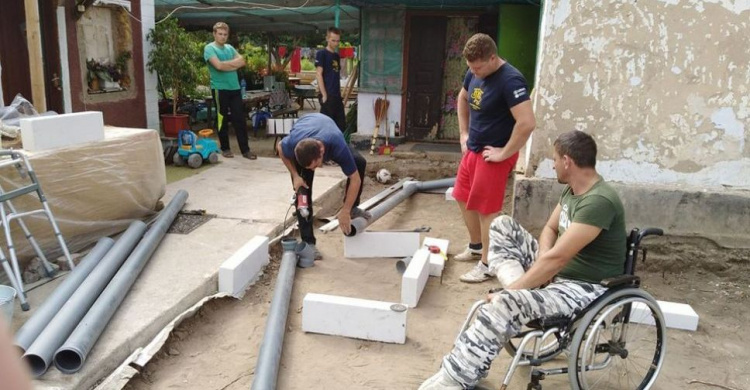 В Мариуполе ищут волонтеров для помощи военному (ФОТО)