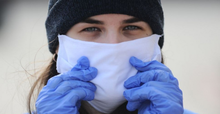 Больше вреда, чем пользы: чем опасны перчатки во время пандемии?