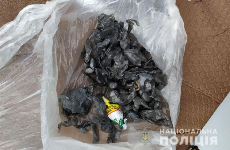 В Мариуполе в пачке хлопьев нашли наркотики стоимостью 120 тысяч гривен (ФОТО)