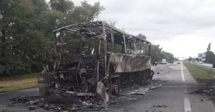 Международный автобус Польша-Мариуполь сгорел дотла: один пассажир погиб и 11 оказана медпомощь