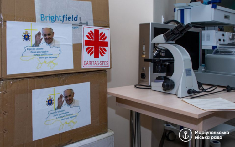 Папа Франциск передал мариупольским медикам новое оборудование