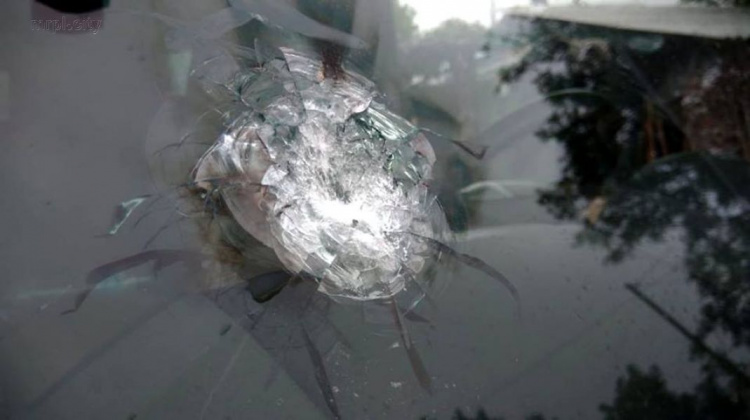 В Донбассе под обстрел попала бронемашина пограничников (ФОТО)