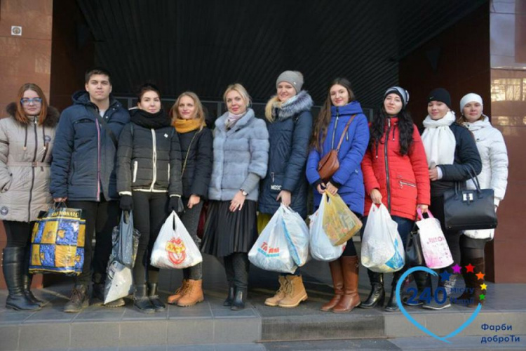 Мариупольские студенты инициировали сбор вещей для нуждающихся (ФОТО)