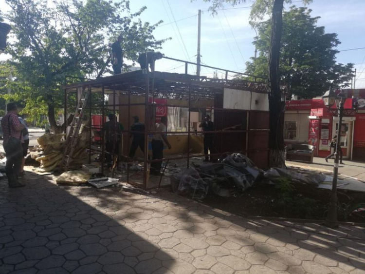 В центре Мариуполя снесли магазин. Что будет на этом месте? (ФОТО)