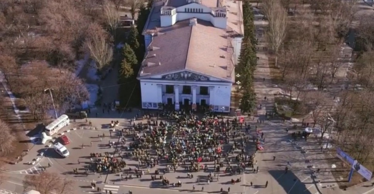Празднование Дня Соборности в Мариуполе сняли с квадрокоптера (ВИДЕО)