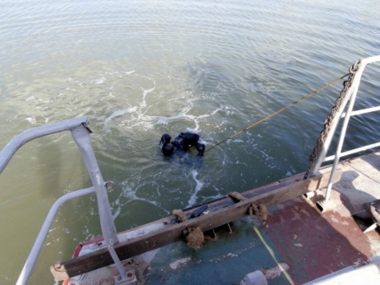Водолазы проверили катера морской охраны в Мариуполе