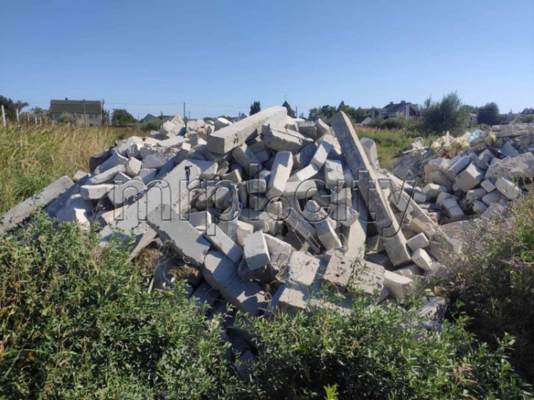Возле природного заказника под Мариуполем разгорелся скандал из-за мусора