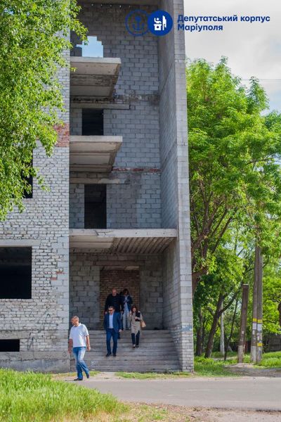 В Мариуполе заброшенное здание превратят в зону отдыха (ФОТО)